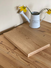 Load image into Gallery viewer, 'Essential' Oak Cutting board