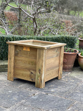 Load image into Gallery viewer, Hardwick planter.